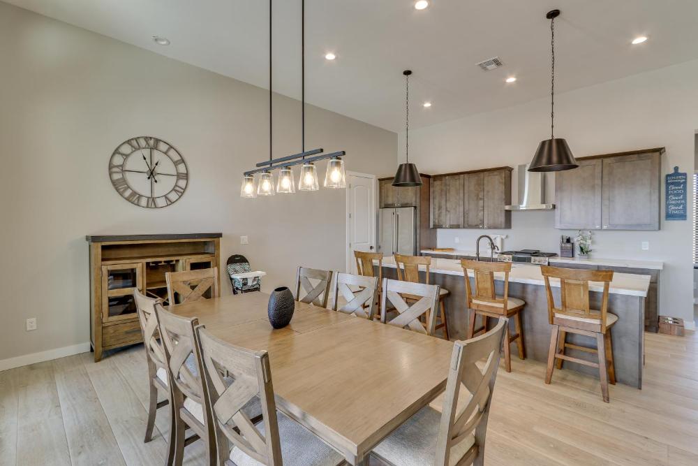 7 Mi to Lost Dutchman Home with Pool and Patio!